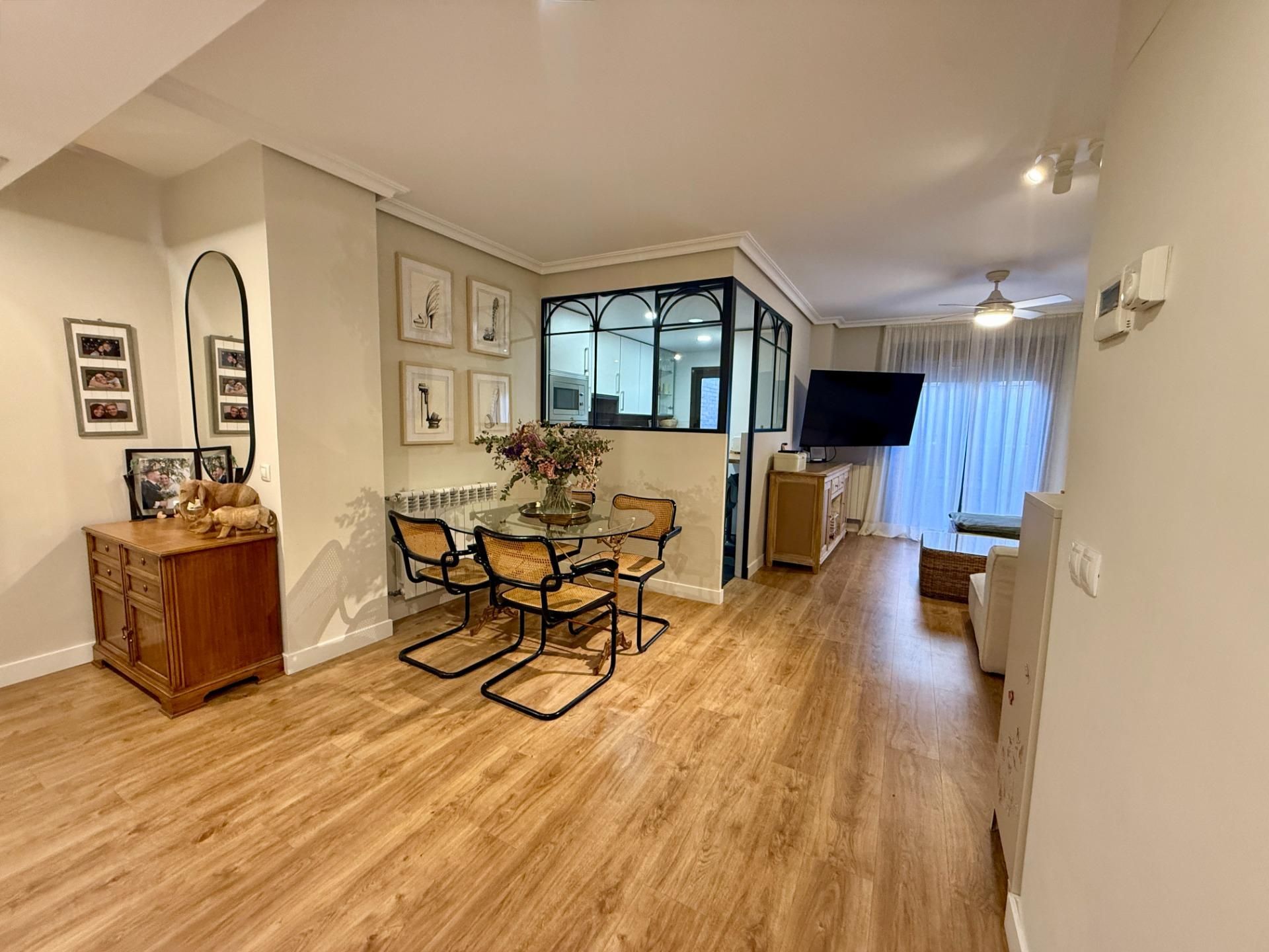 Comedor de Piso en venta en  Madrid Capital con Aire acondicionado, Jardín privado y Terraza