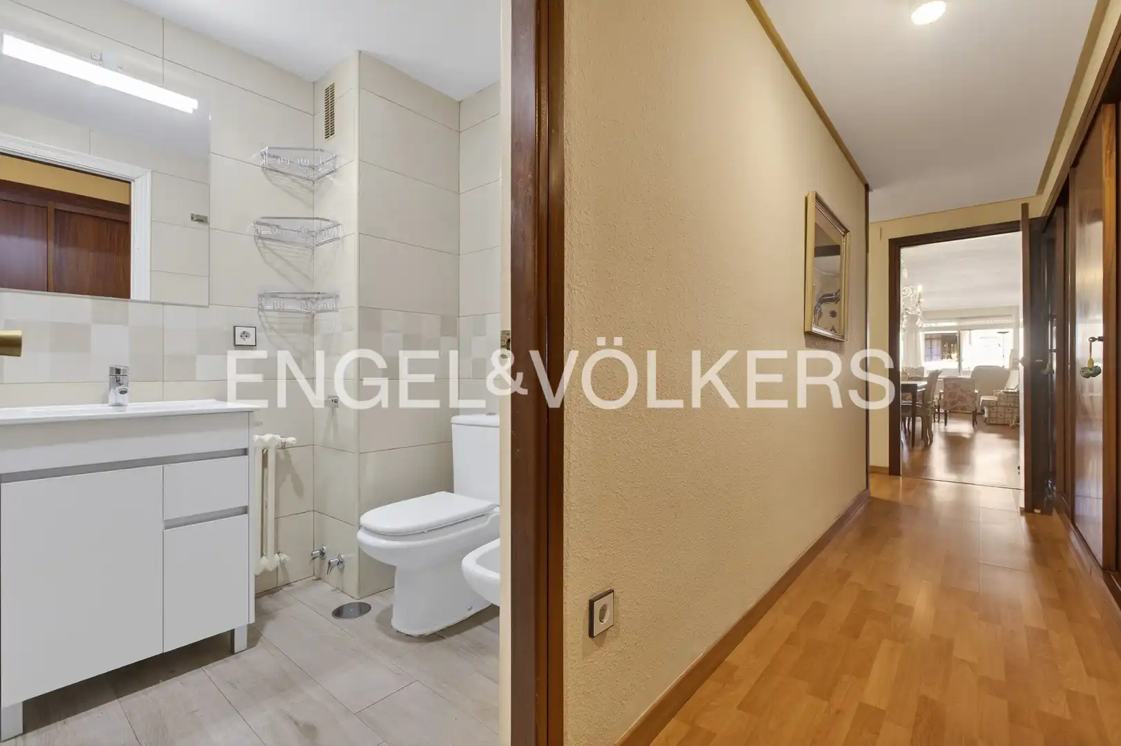 Flat for sale in Sevilla  with Air Conditioner, Heating and Balcony