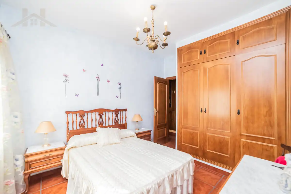 Dormitori de Casa o xalet en venda en Sevilla la Nueva amb Calefacció, Jardí privat i Piscina