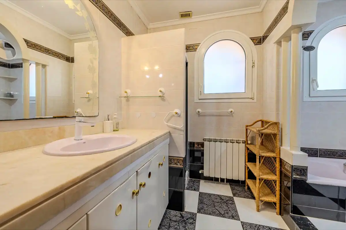 Bathroom of Houses for sale in Jávea / Xàbia  with Air Conditioner, Heating and Private garden