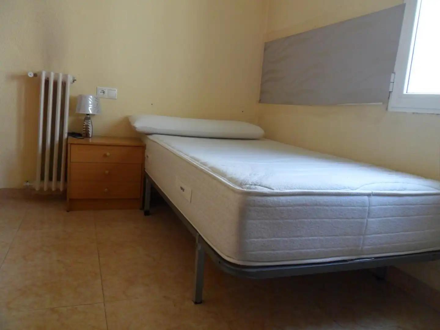 Habitación de Piso de alquiler en Granada con Calefacción y Jardín privado