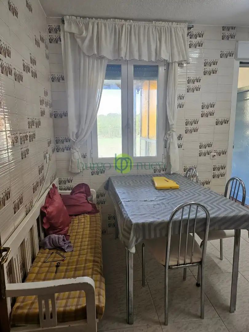 Dormitori de Casa o xalet en venda en Sariegos amb Calefacció, Terrassa i Balcó