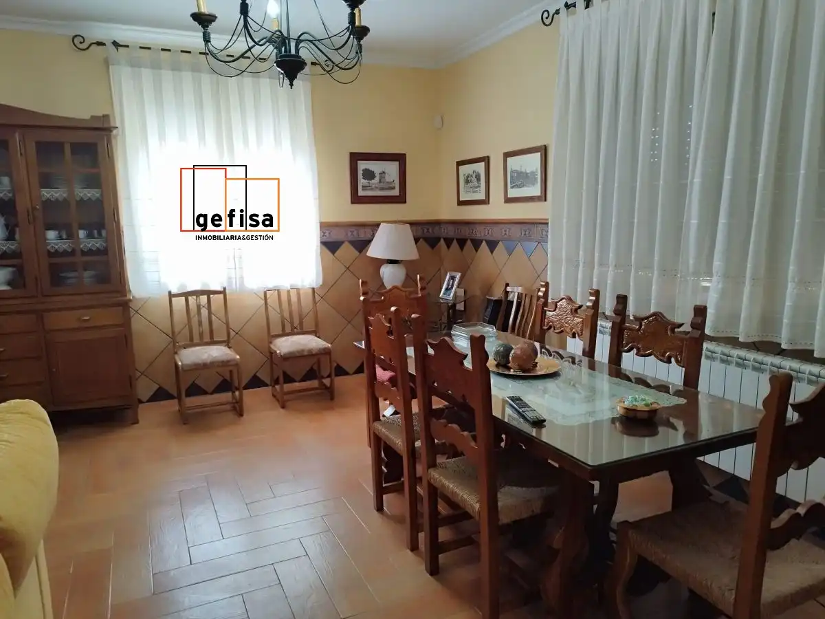 Comedor de Casa o chalet en venta en Valdepeñas con Calefacción, Trastero y Piscina