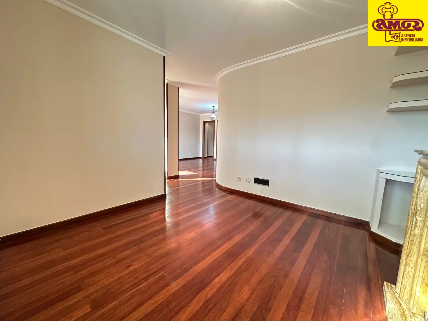 Piso en venta en Santiago de Compostela  con Calefacción, Terraza y Trastero