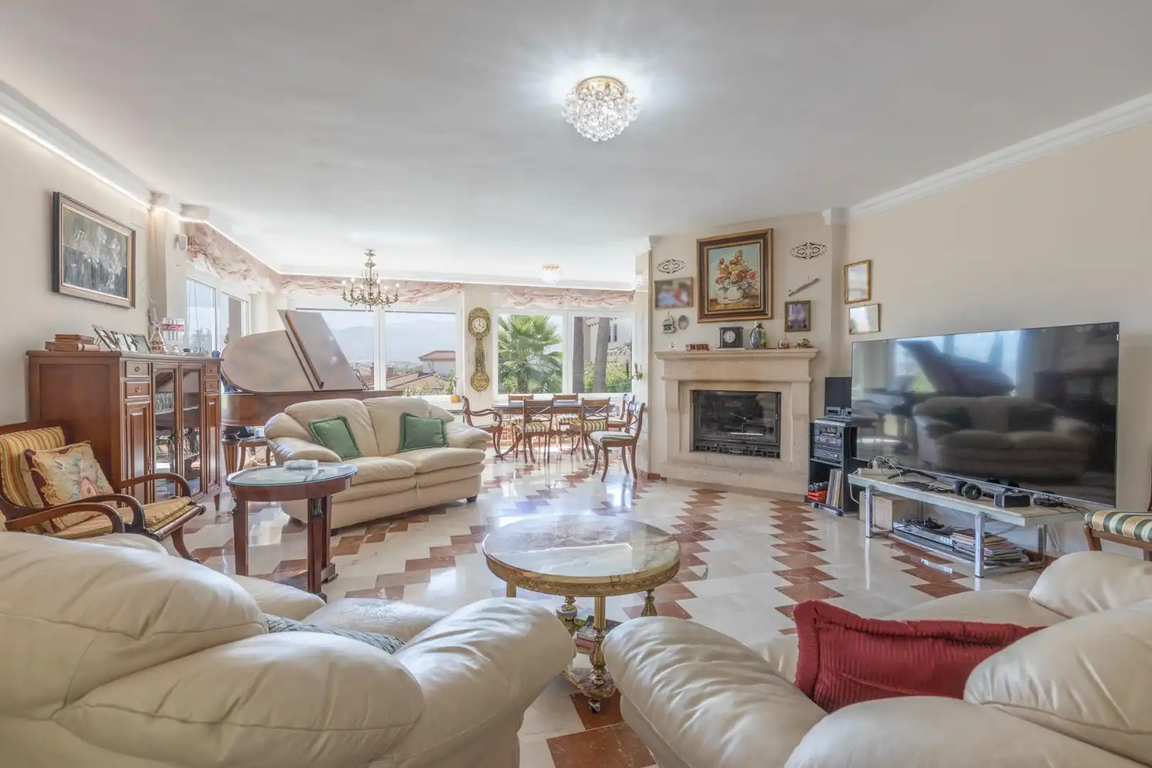 Sala d'estar de Casa o xalet en venda en Las Gabias amb Piscina comunitària
