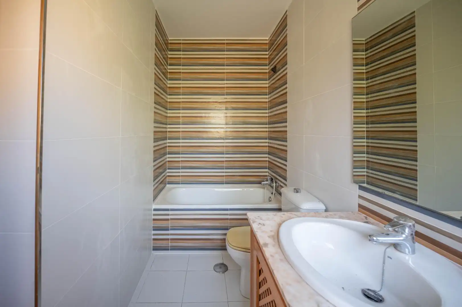 Baño de Casa o chalet en venta en Las Gabias con Calefacción, Jardín privado y Terraza