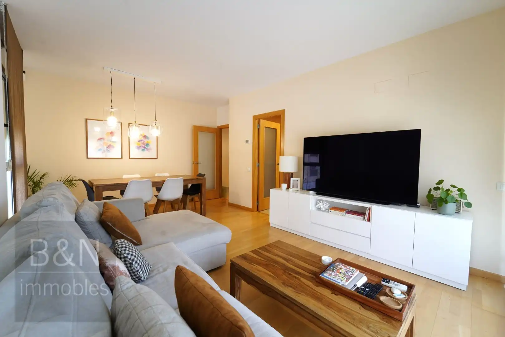 Sala de estar de Piso en venta en Terrassa con Aire acondicionado, Calefacción y Piscina