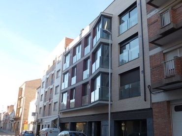 Aparcament amb ascensor en venda a Av Catalunya