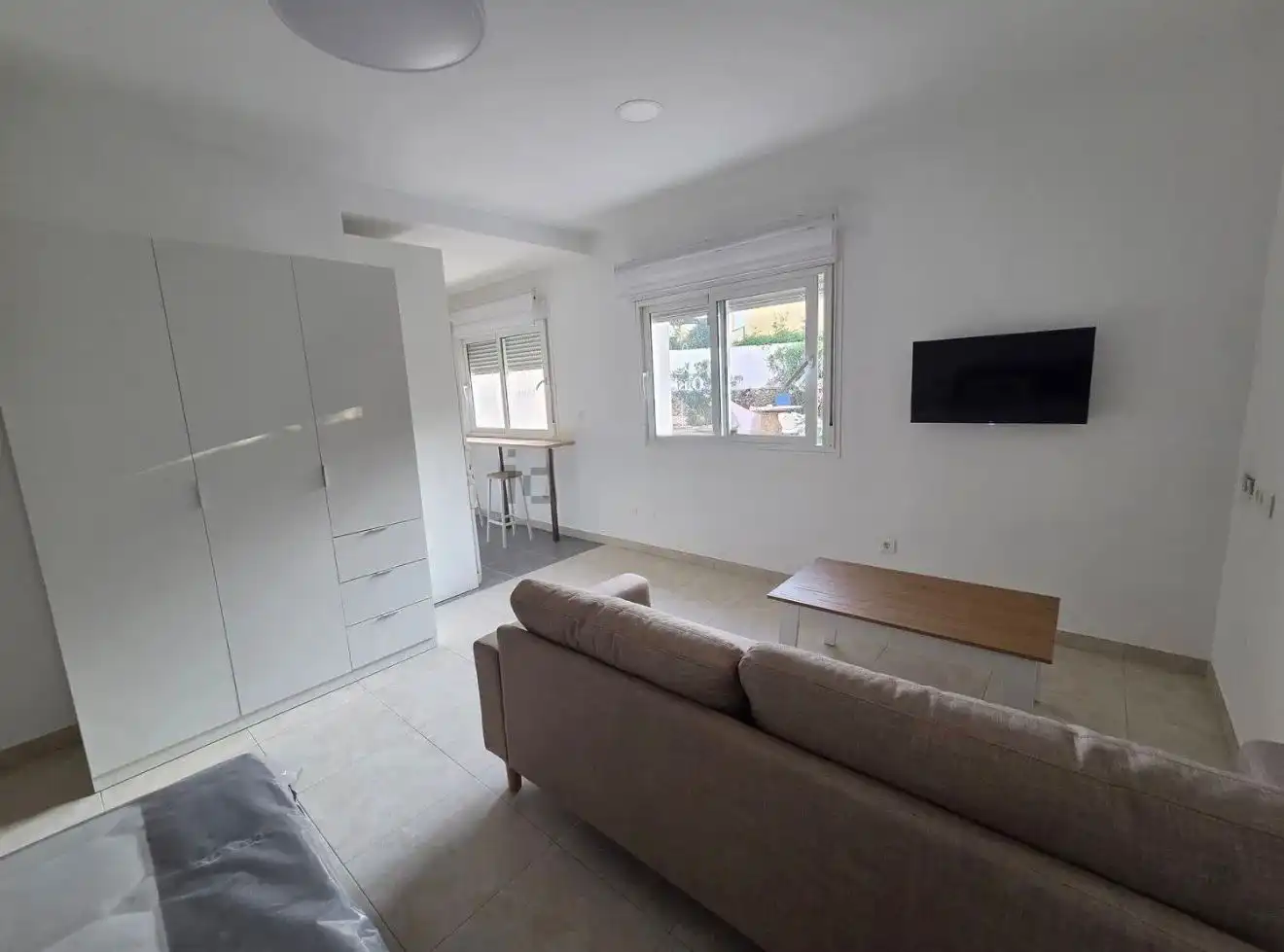 Sala de estar de Estudio de alquiler en Benalmádena con Aire acondicionado, Amueblado y Horno