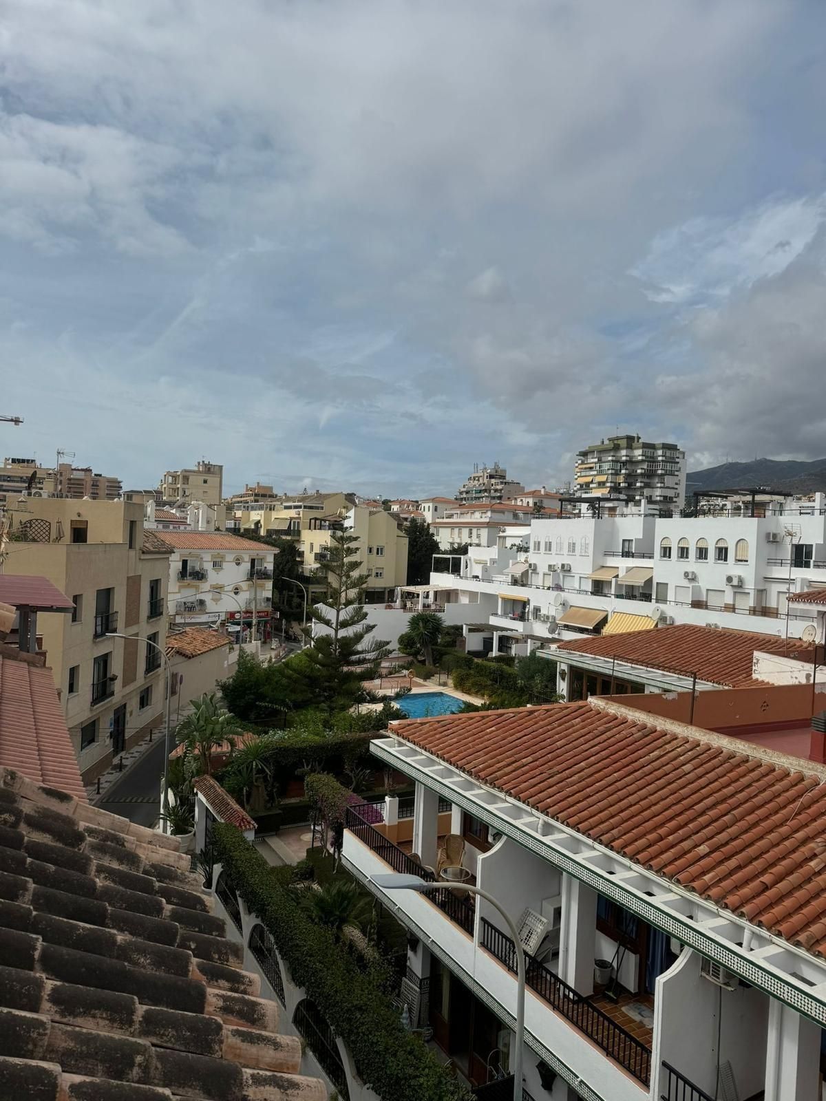 Vista exterior de Casa o xalet en venda en Torremolinos amb Aire condicionat i Terrassa