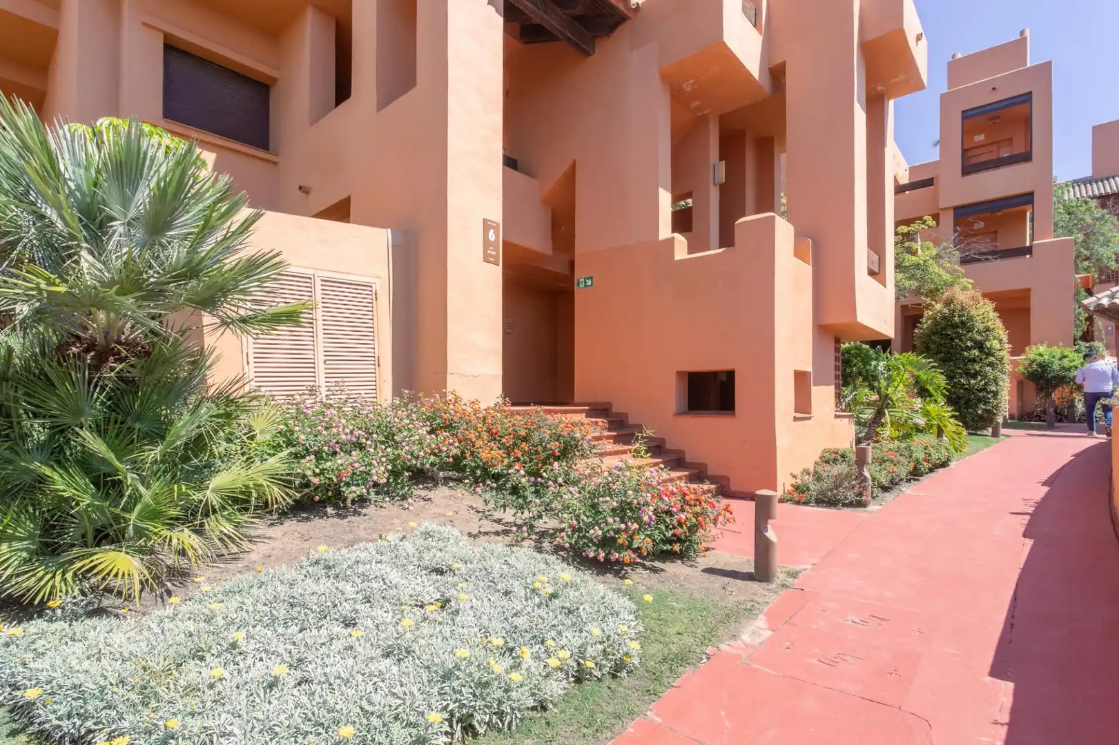 Vista exterior de Apartament en venda en Chiclana de la Frontera amb Jardí privat i Piscina comunitària