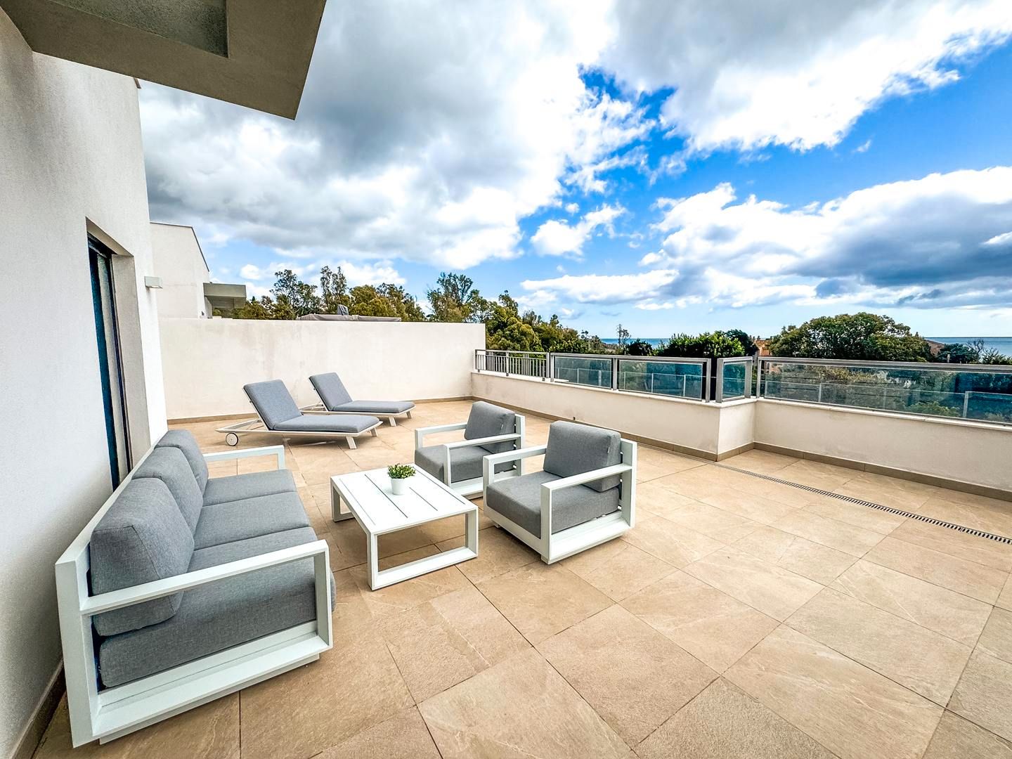 Terrasse von Dachboden zum Verkauf in Casares mit Klimaanlage, Heizung und Terrasse