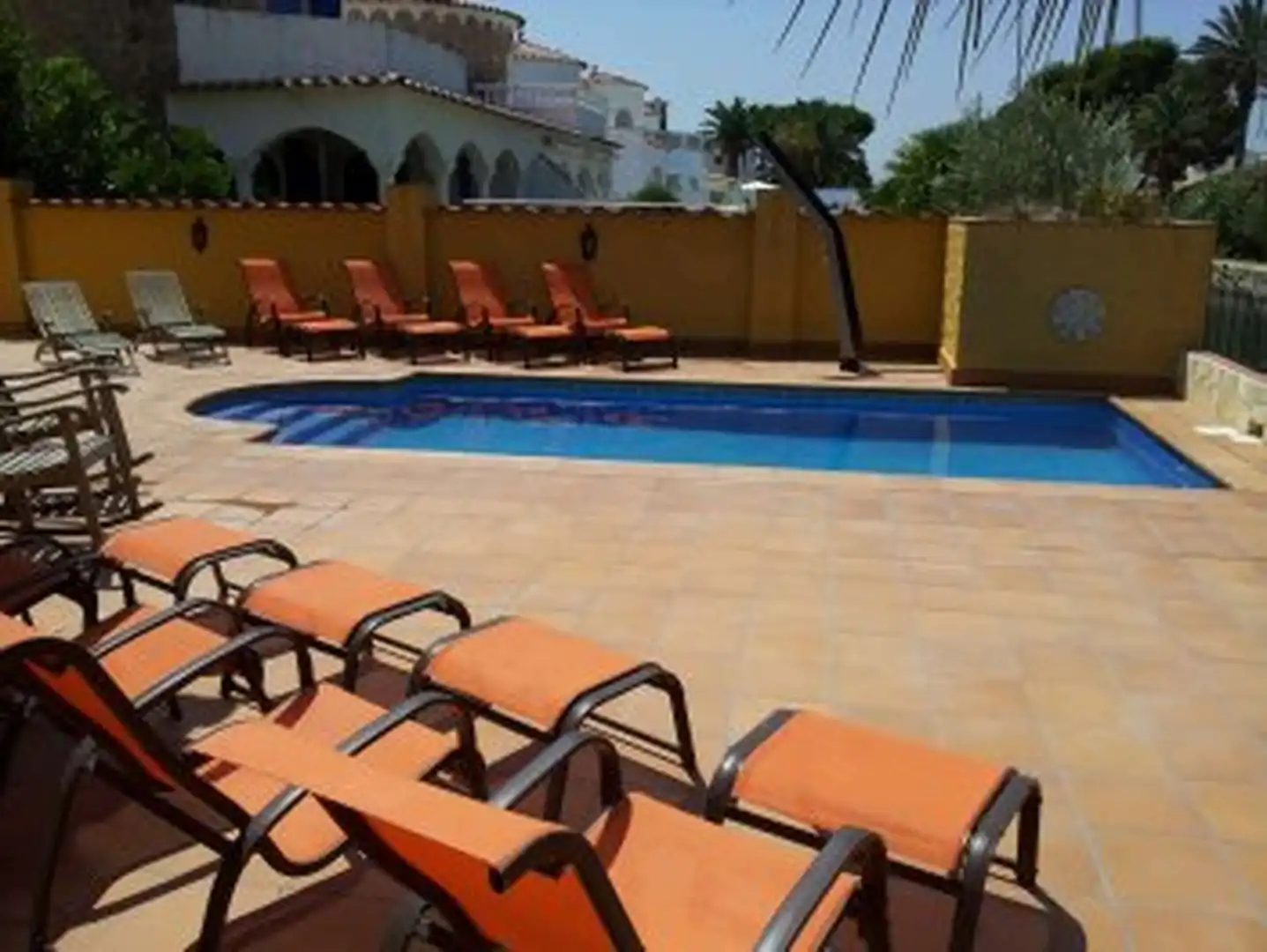 Casa con un gran potencial, dividida en dos apartamentos , ideal para alquiler., imatge 2