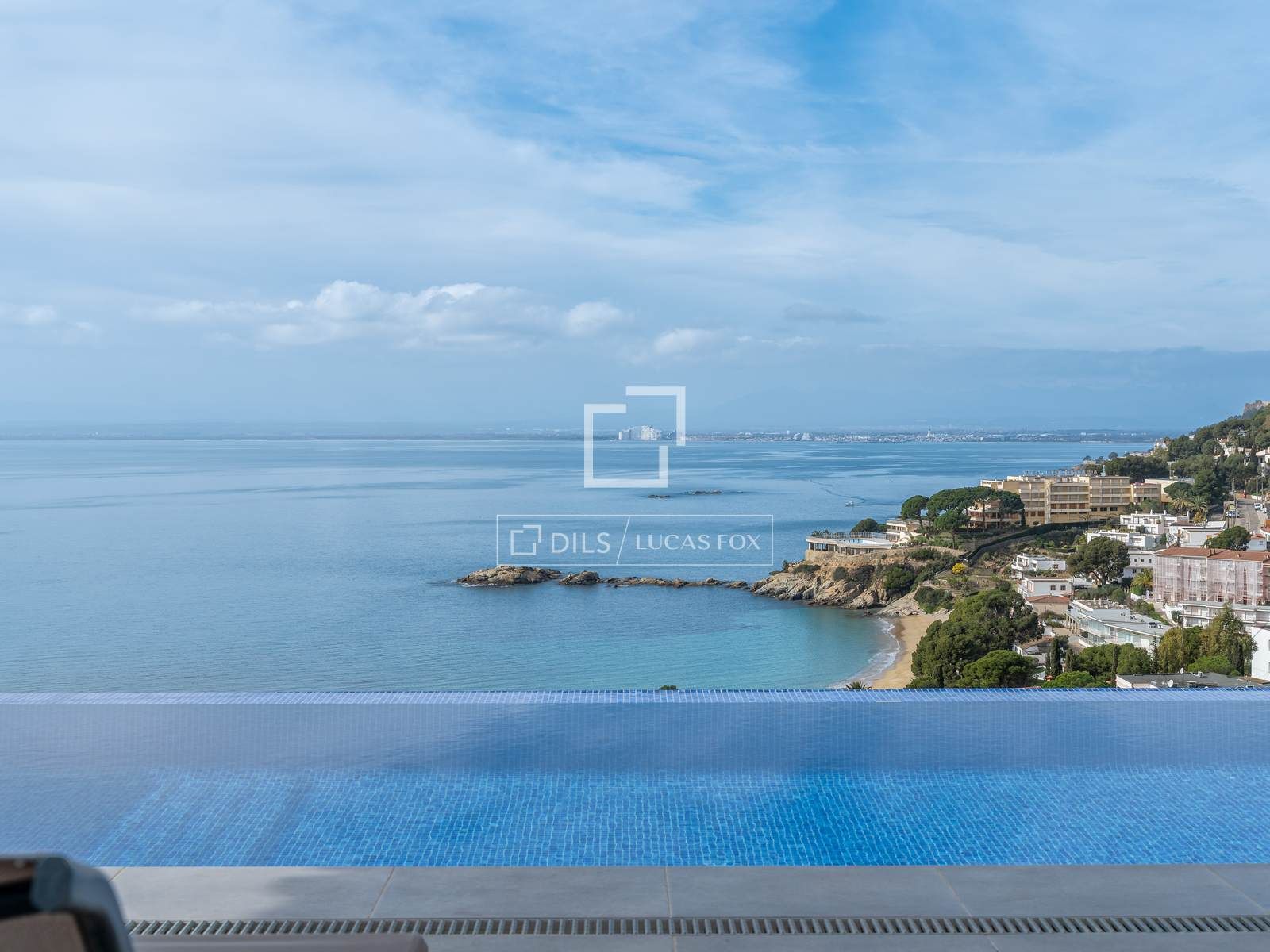 Swimming pool of House or chalet for sale in Roses  with Air Conditioner, Heating and Terrace