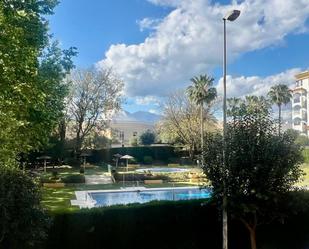 Vista exterior de Pis en venda en Marbella amb Aire condicionat, Terrassa i Traster