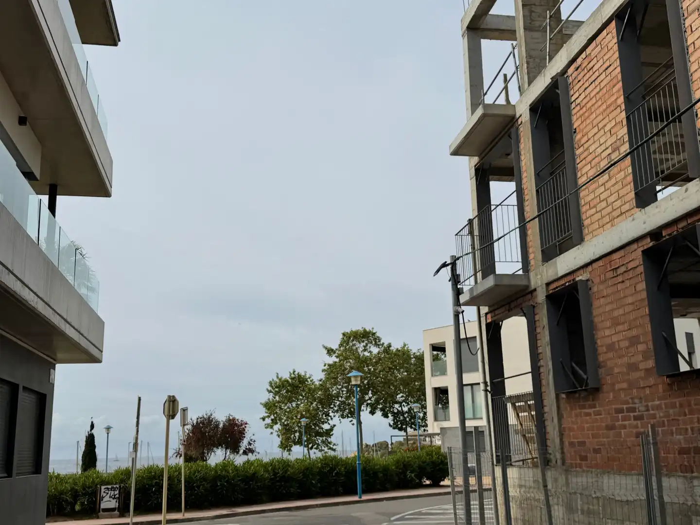Außenansicht von Wohnung zum Verkauf in Palamós mit Klimaanlage, Heizung und Privatgarten