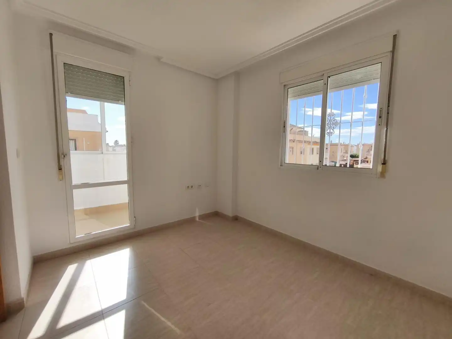 Dormitori de Casa o xalet en venda en Rojales amb Jardí privat, Terrassa i Piscina