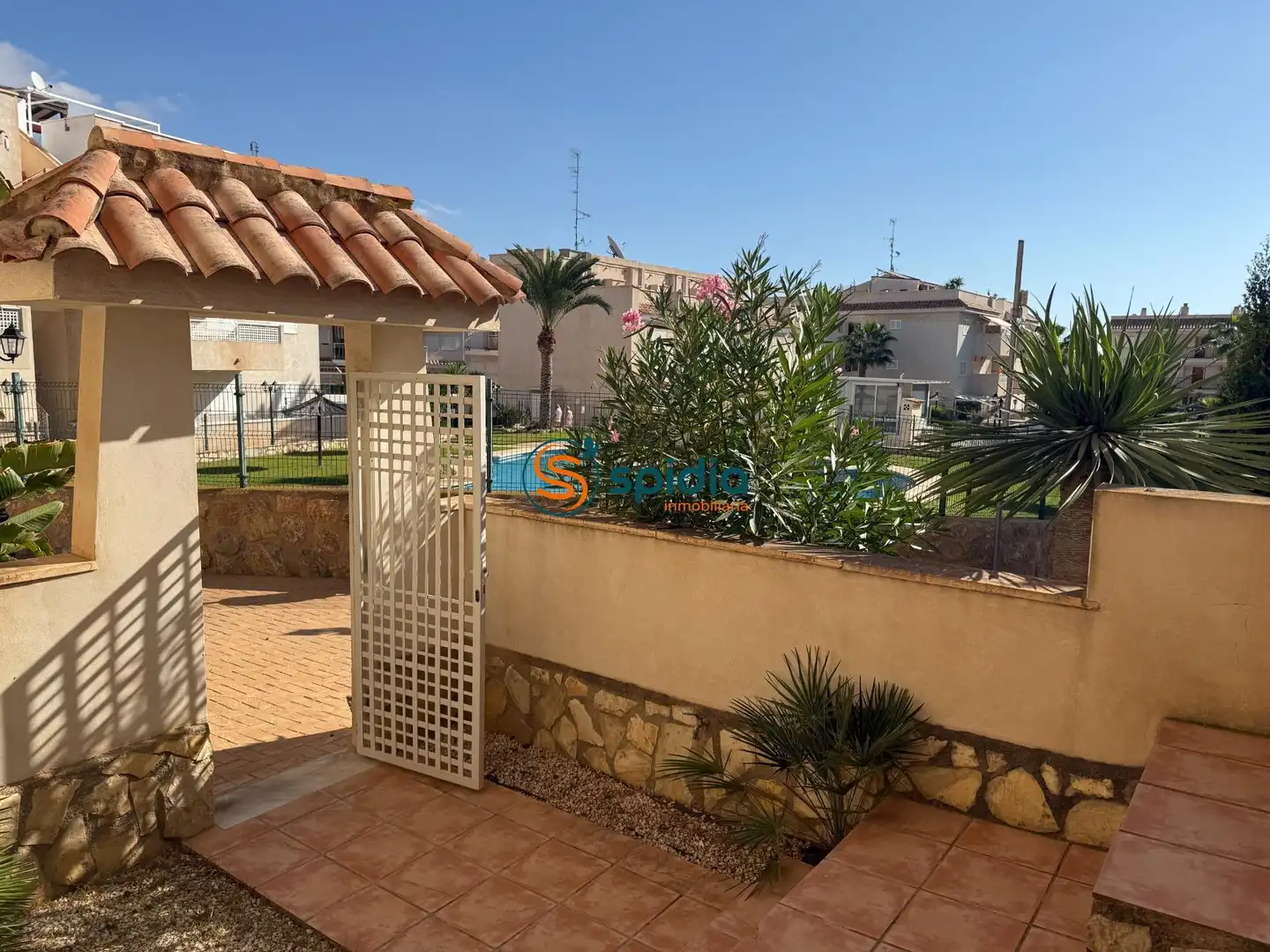 Jardín de Casa adosada en venta en Águilas con Terraza, Amueblado y Piscina comunitaria