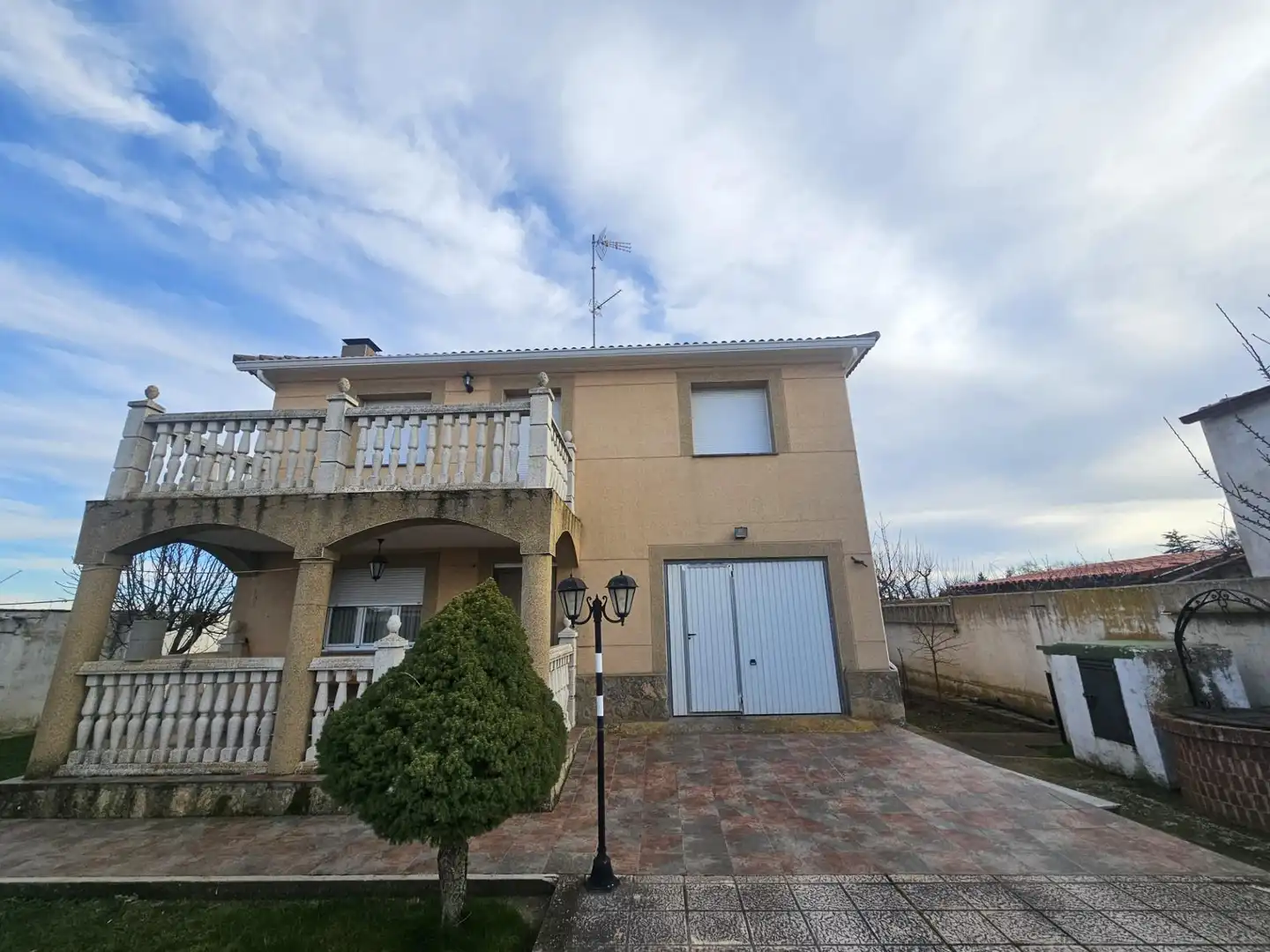Vista exterior de Casa o chalet en venta en Calvarrasa de Abajo con Aire acondicionado, Calefacción y Jardín privado