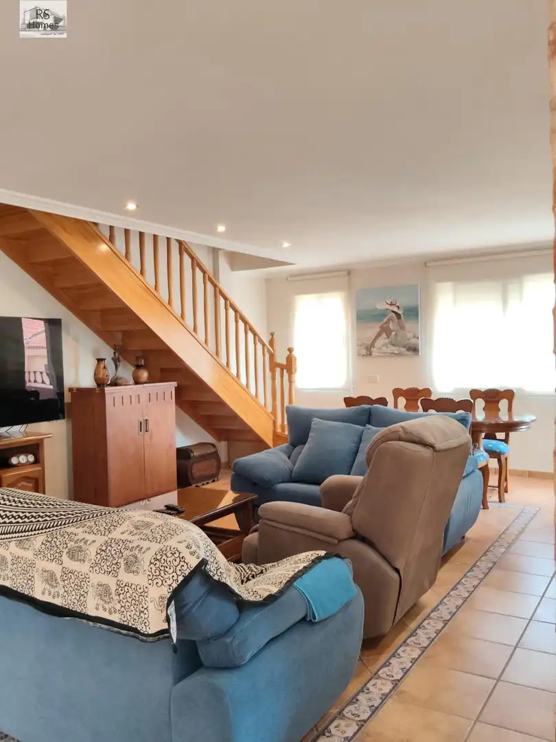 Wohnzimmer von Dachboden zum Verkauf in La Pobla de Vallbona mit Klimaanlage, Terrasse und Balkon