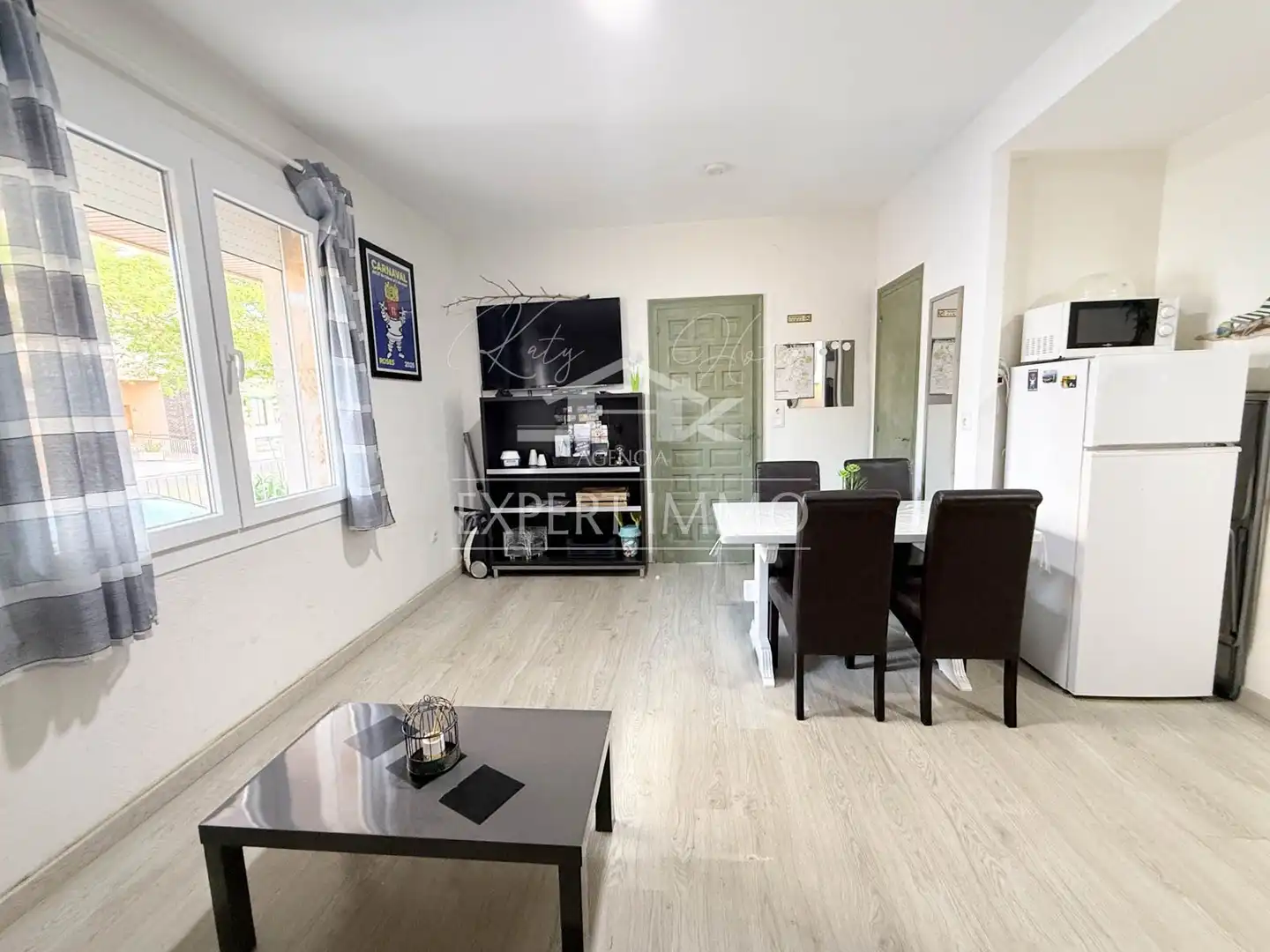 Vista exterior de Apartamento en venta en Roses con Amueblado y Piscina comunitaria