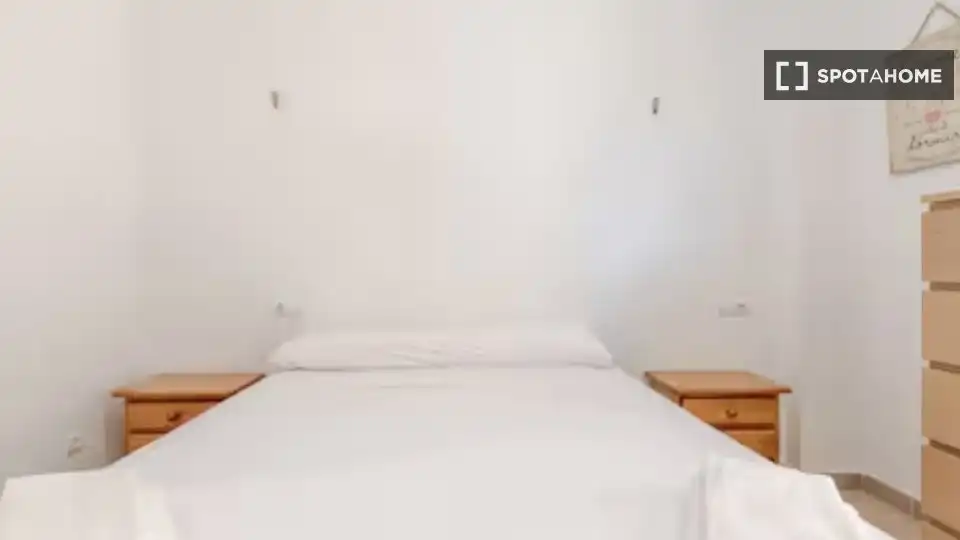 Dormitori de Apartament per a compartir en Canet d'En Berenguer amb Aire condicionat, Terrassa i Moblat