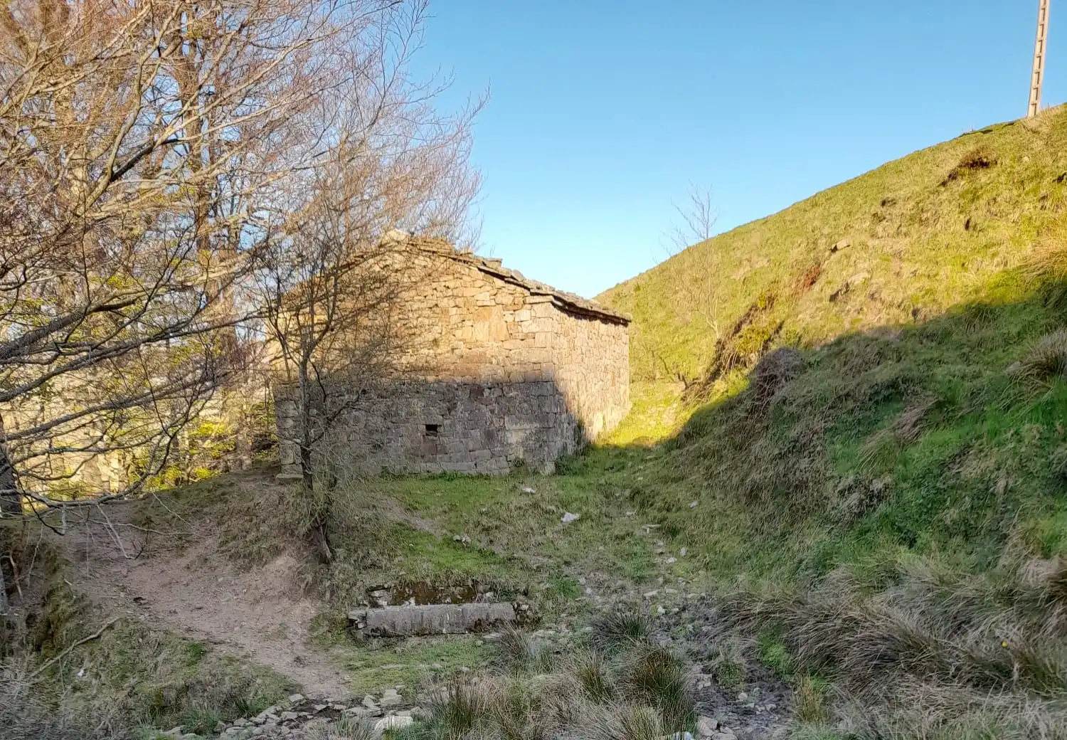 Vista exterior de Casa o chalet en venta en San Roque de Riomiera con Jardín privado