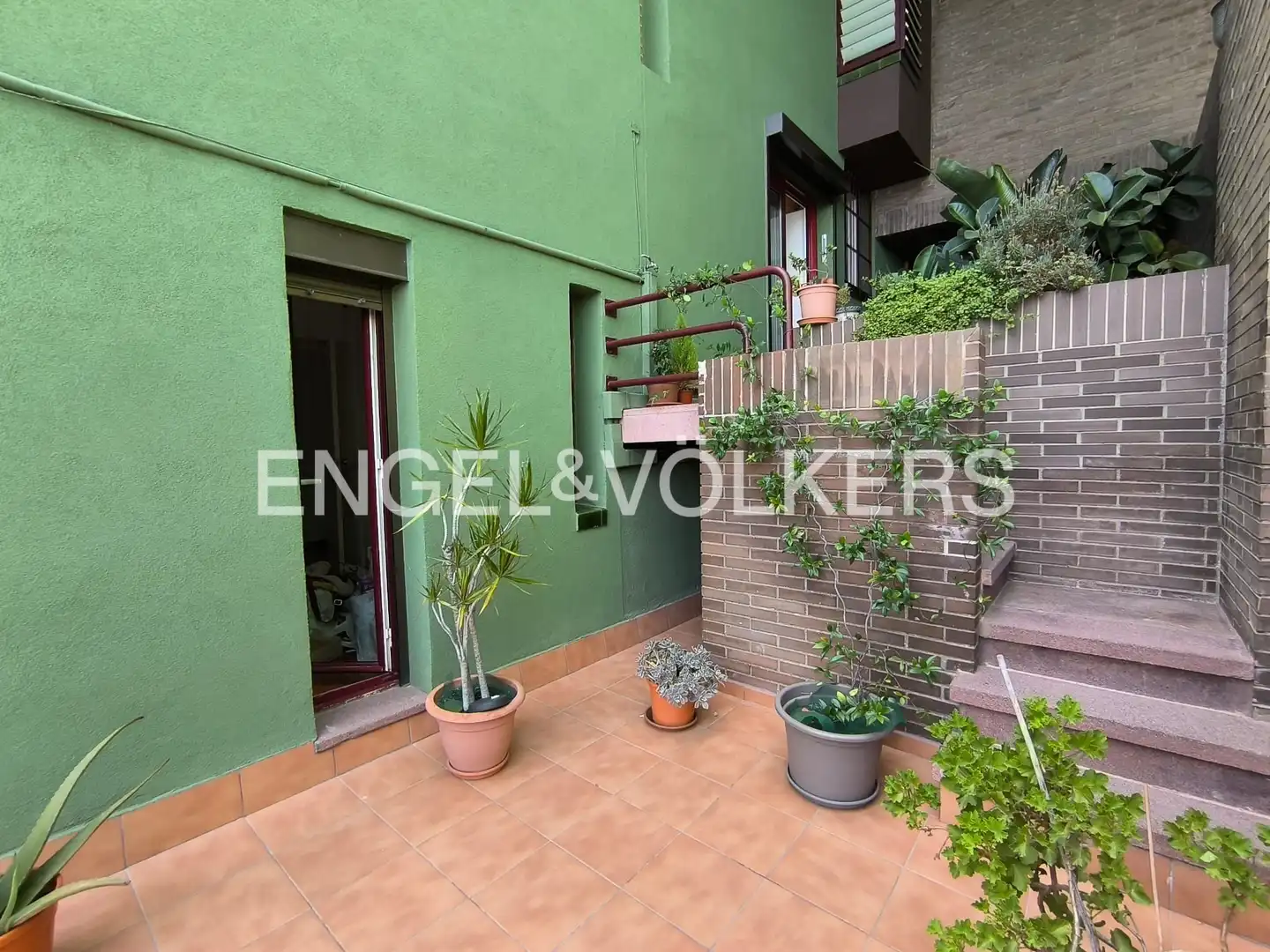 Terrasse von Einfamilien-Reihenhaus zur Miete in Barcelona mit Heizung, Terrasse und Schwimmbad
