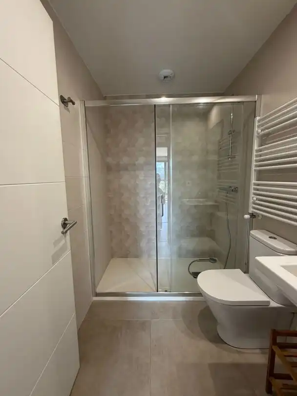 Badezimmer von Wohnung zur Miete in Urduliz mit Heizung und Abstellraum