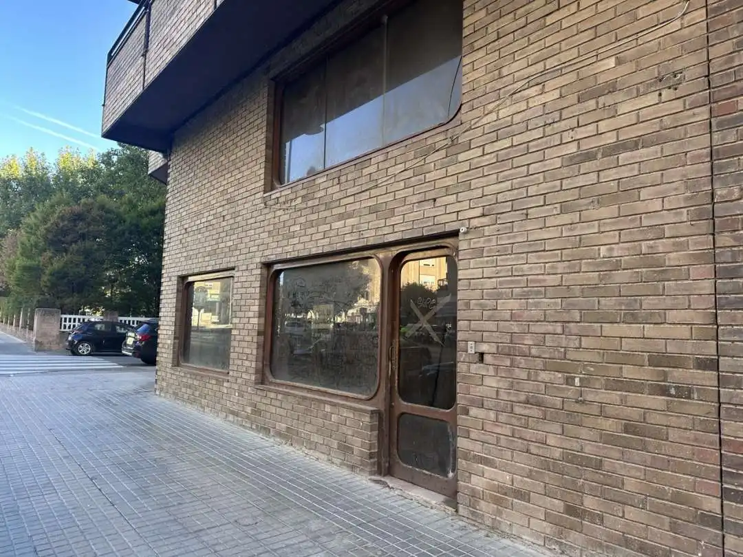 Vista exterior de Local de lloguer en Huesca