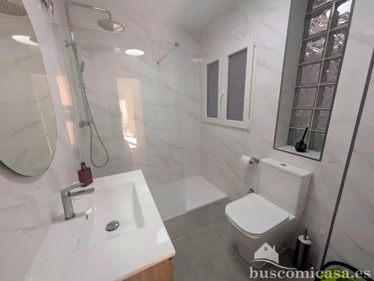 Flat for rent in Calle Canalejas, Centro ciudad