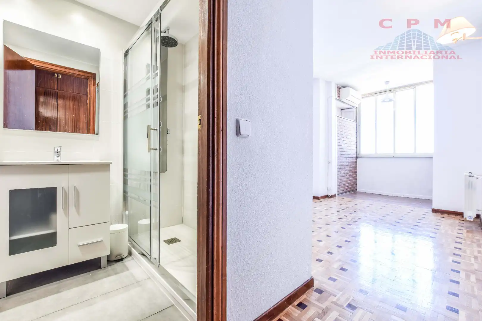 Bathroom of Attic for rent in Madrid  with Air Conditioner, Heating and Parquet flooring