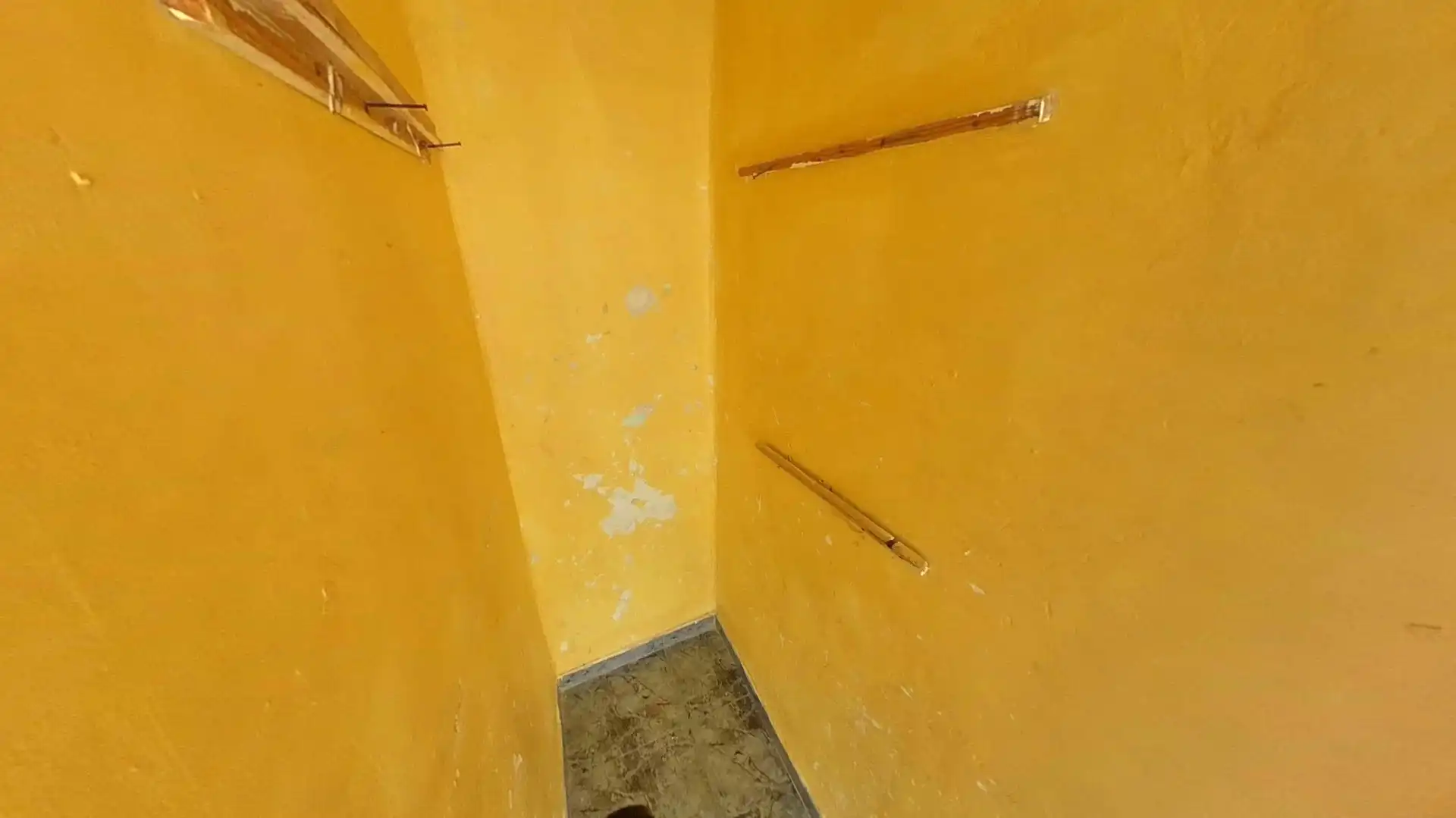 Wohnung zum Verkauf in Almería mit Klimaanlage und Ofen