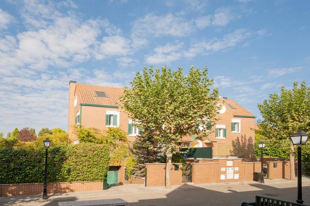 Casa adosada en Venta en Encinar de los Reyes