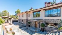 Vista exterior de Casa o xalet en venda en Soto del Real amb Aire condicionat, Terrassa i Piscina