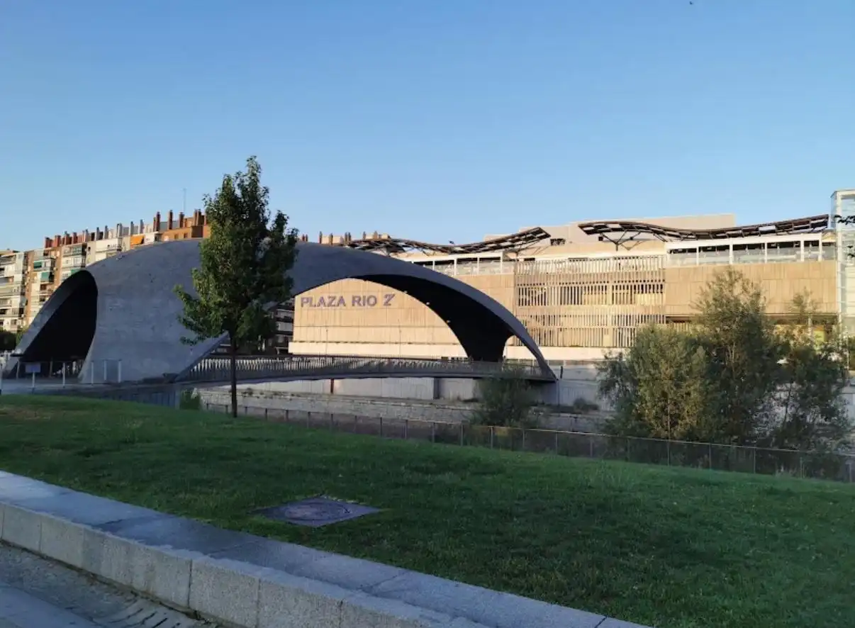 Vista exterior de Pis en venda en Madrid amb Calefacció i Parquet