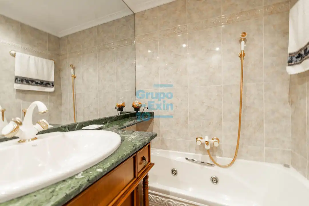 Baño de Piso en venta en Donostia - San Sebastián  con Calefacción y Balcón