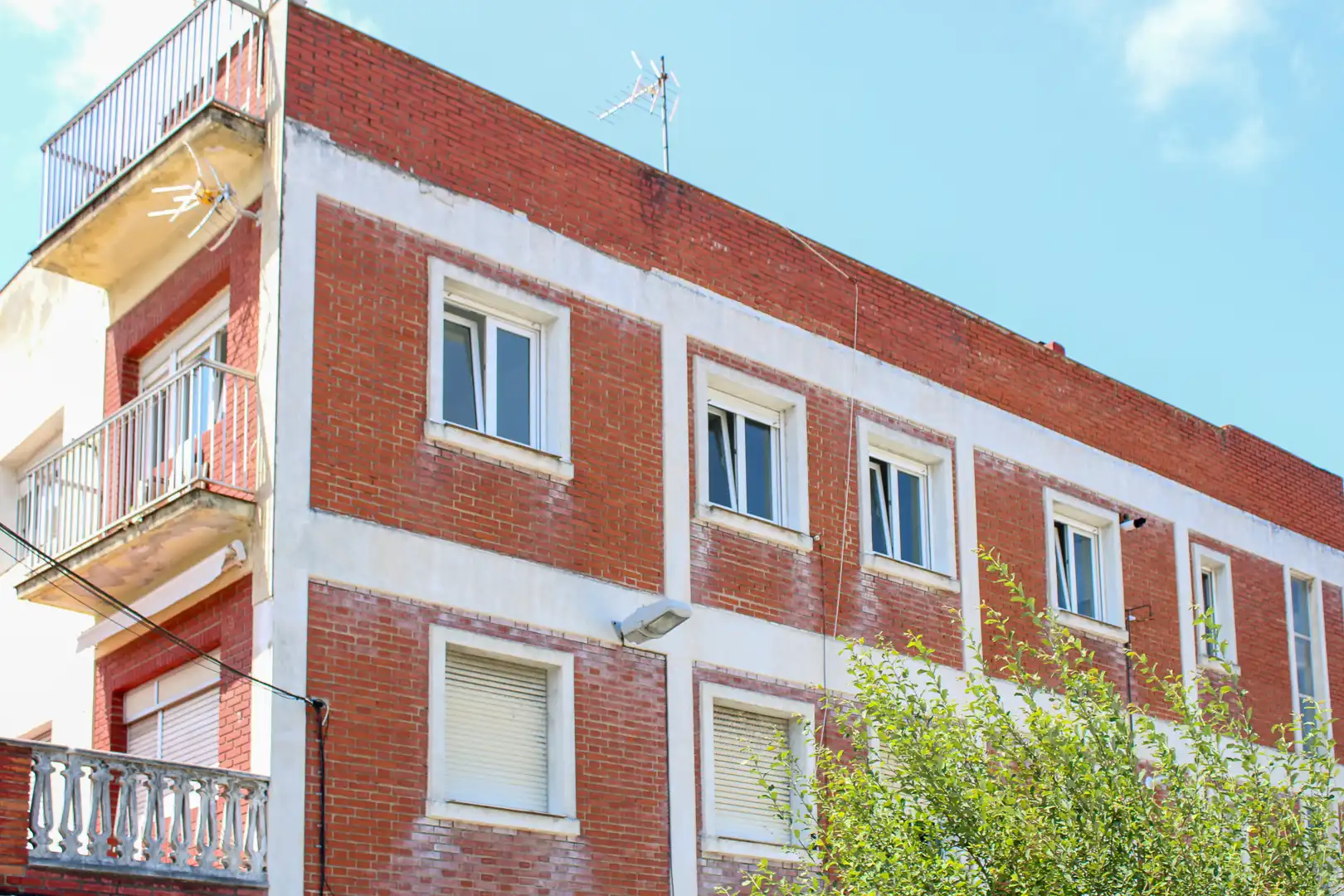 Außenansicht von Wohnung zum Verkauf in Torrelavega  mit Heizung, Parkett und Balkon