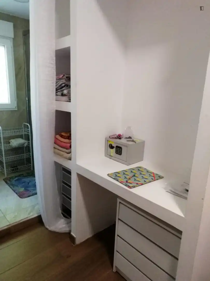 Habitación de Casa o chalet para compartir en Madrid con Aire acondicionado, Calefacción y Amueblado