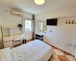 Bedroom of Flat to share in  Sevilla Capital  with Air Conditioner and Terrace