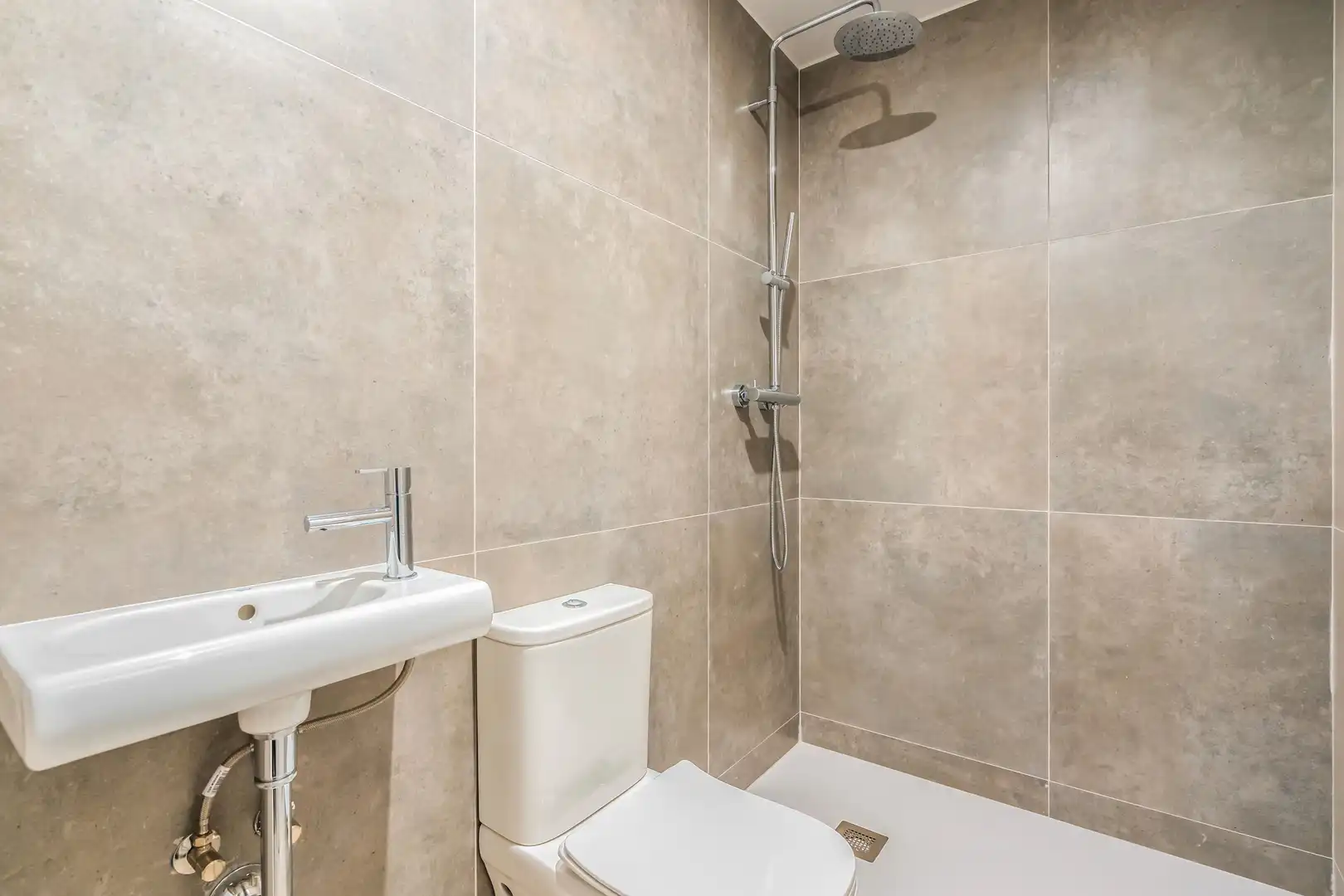 Baño de Casa o chalet en venta en Barcelona con Aire acondicionado, Calefacción y Jardín privado