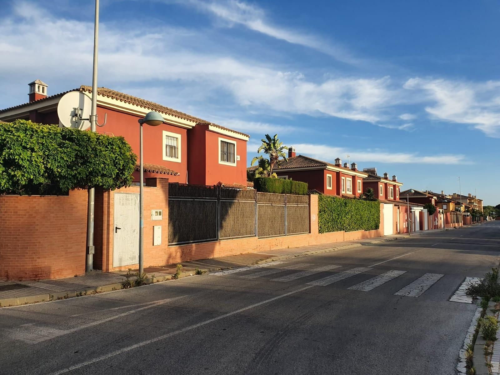 Exterior view of Single-family semi-detached for sale in El Puerto de Santa María  with Air Conditioner, Heating and Private garden