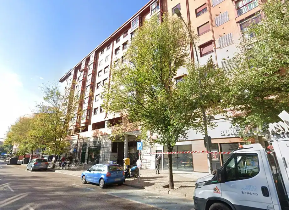 Pis amb piscina en venda a Calle del Corregidor Diego de Valderrábano