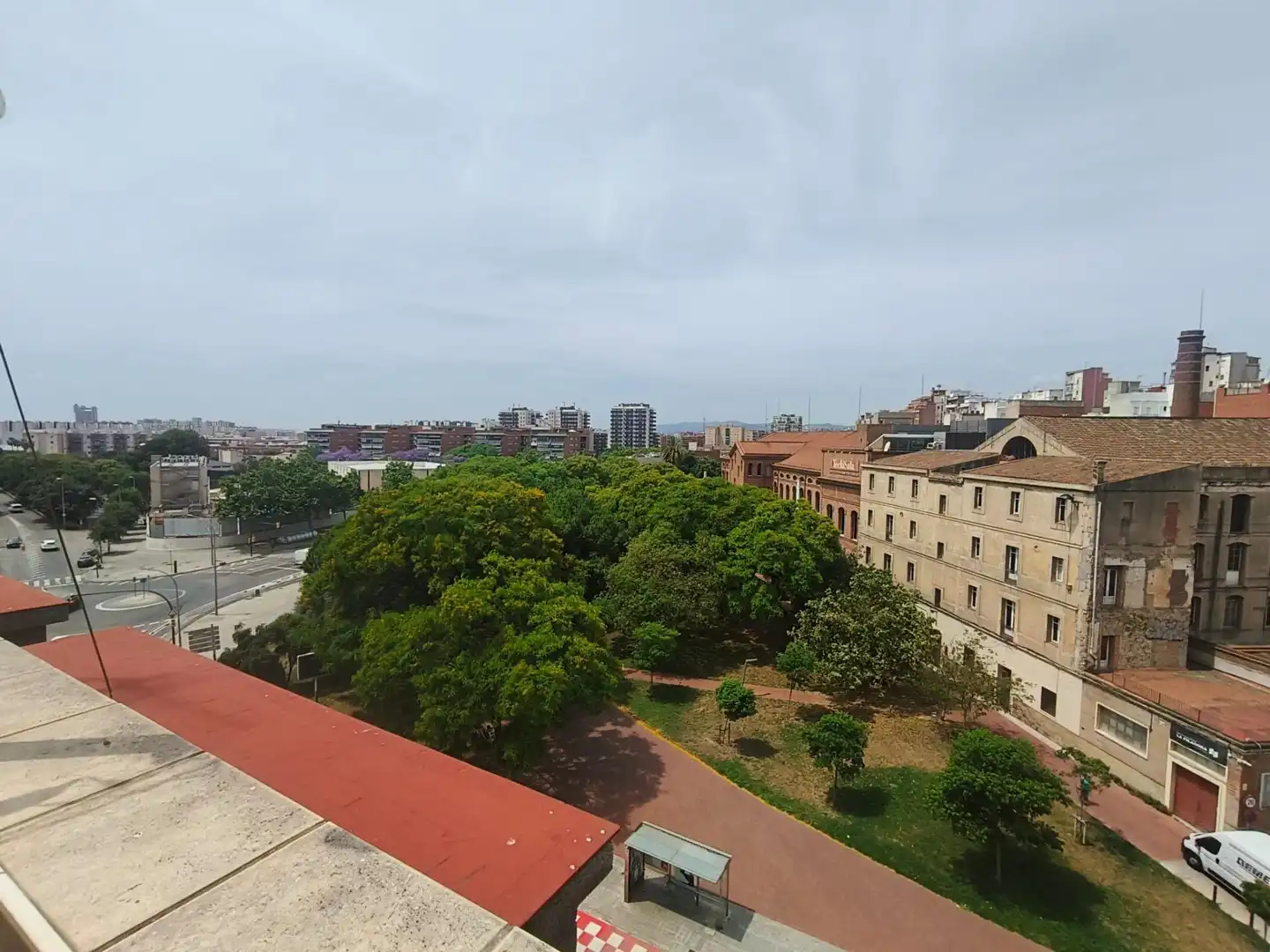 Außenansicht von Maisonette zum Verkauf in L'Hospitalet de Llobregat mit Klimaanlage, Heizung und Parkett