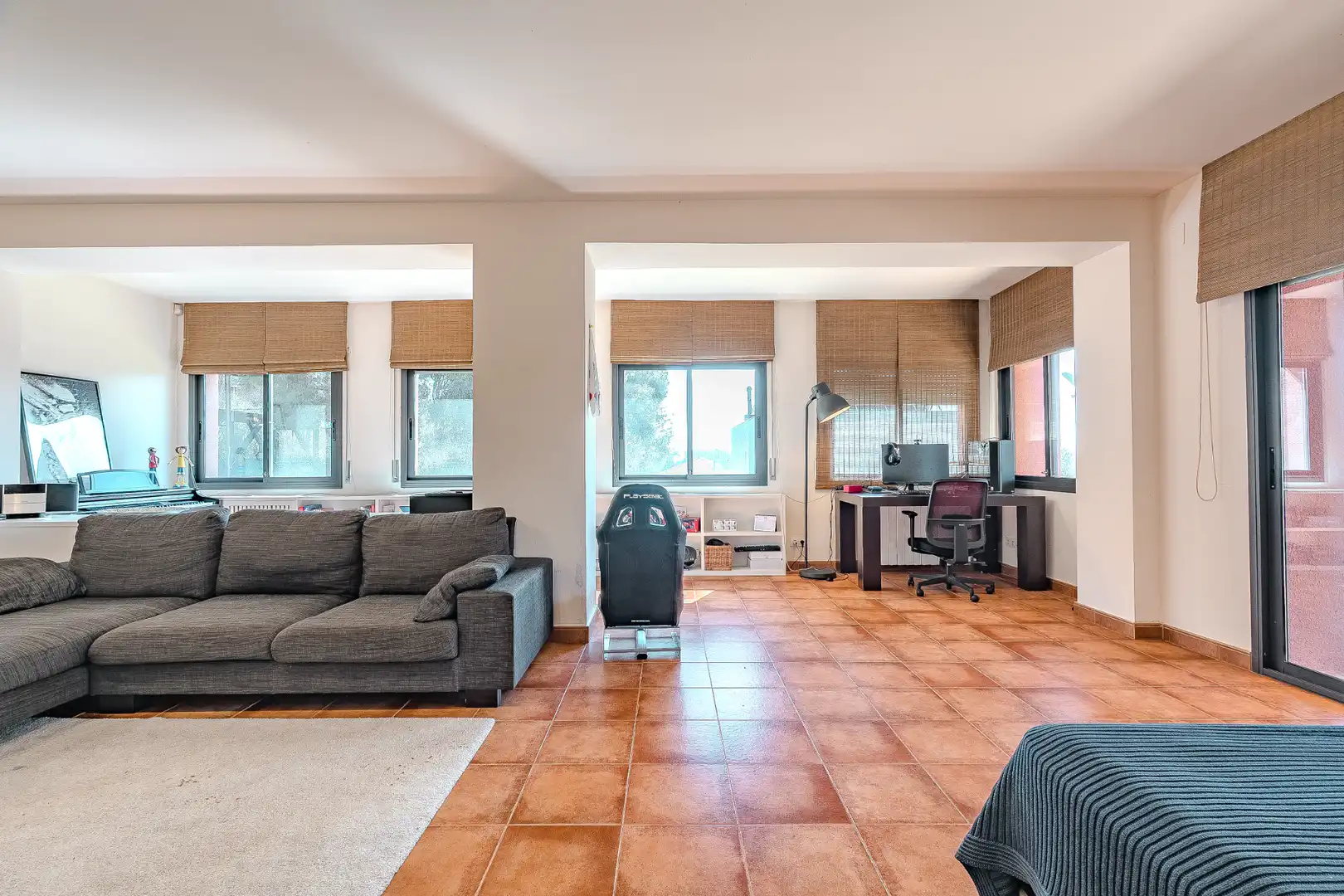 Sala d'estar de Casa o xalet en venda en Castelldefels amb Aire condicionat, Calefacció i Jardí privat