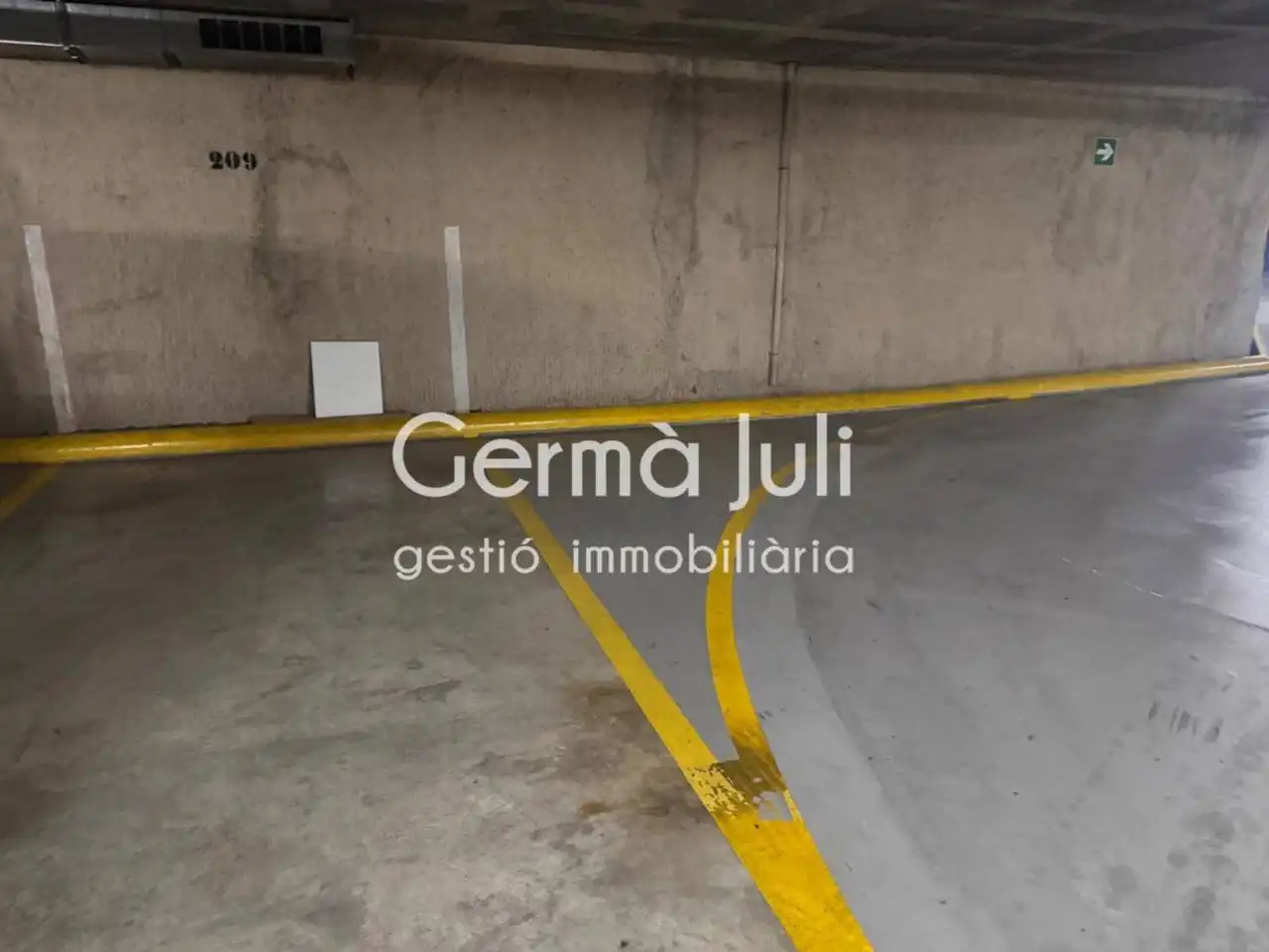 Parking of Garage for rent in Badalona