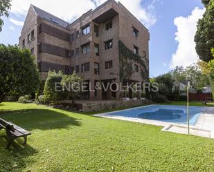 Exterior view of Attic for sale in  Madrid Capital  with Terrace and Swimming Pool