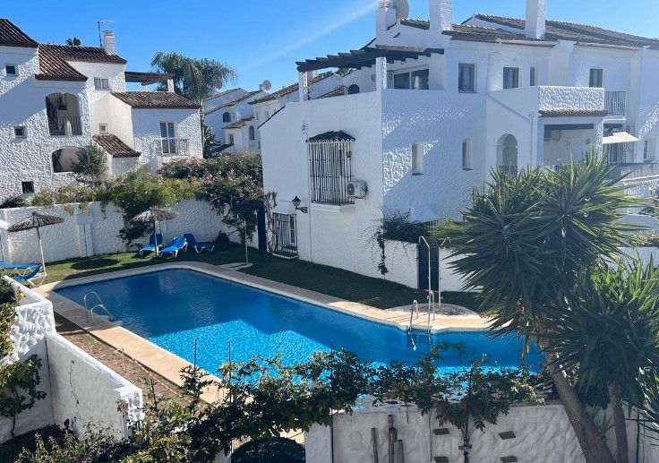 Jardí de Casa adosada en venda en Estepona amb Aire condicionat, Calefacció i Jardí privat
