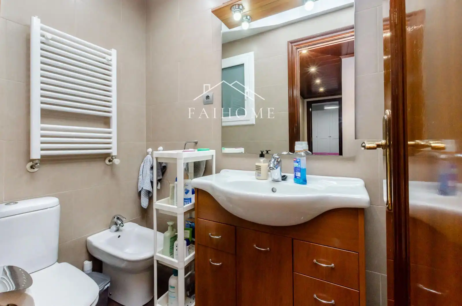 Baño de Piso en venta en Sabadell con Calefacción, Parquet y Terraza