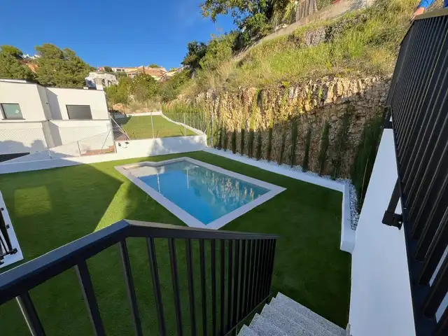 Piscina de Casa o xalet en venda en Calafell amb Aire condicionat, Calefacció i Jardí privat